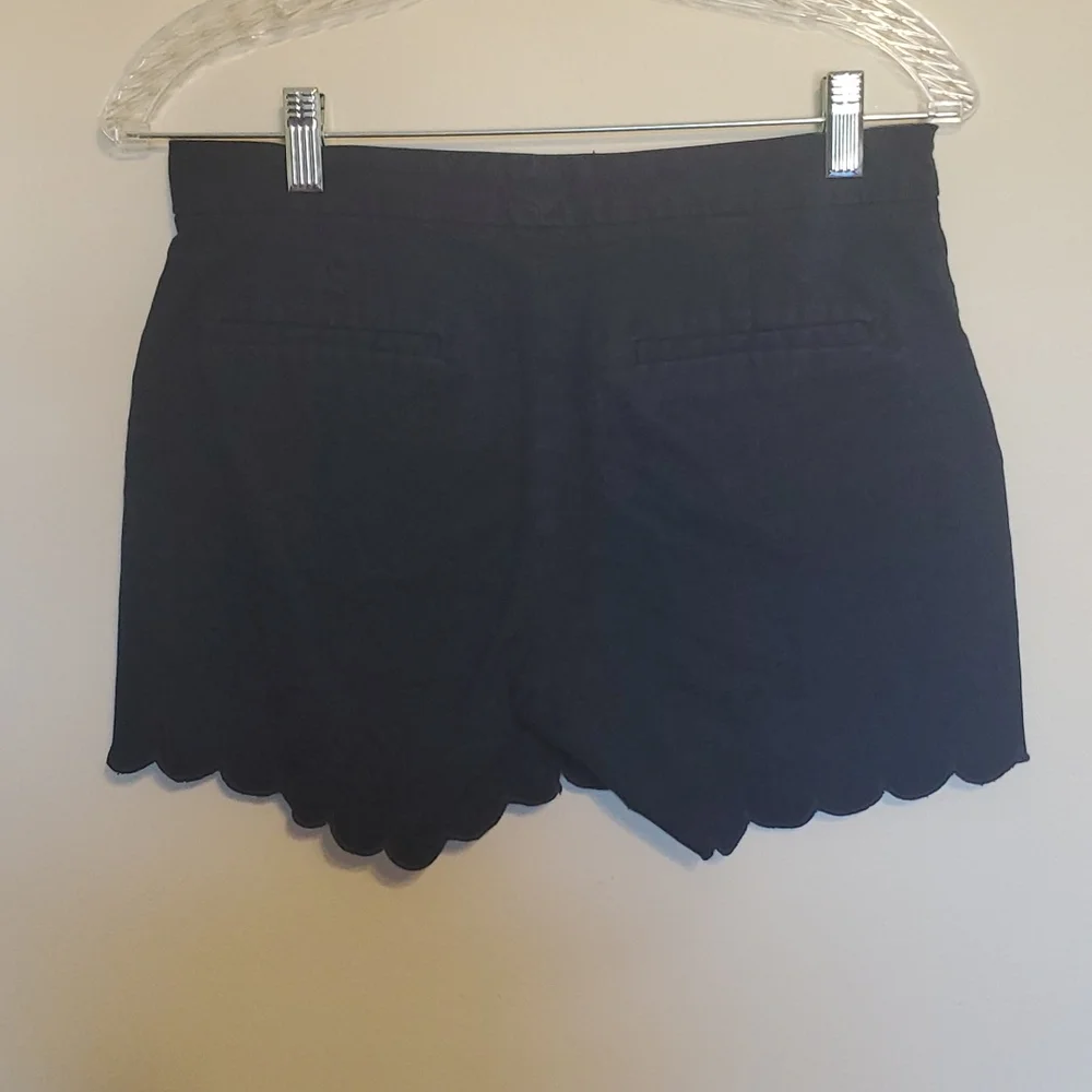 Banana Republic Navy Blue scalloped bottom shorts. - Picture 5 of 6